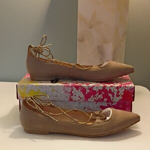 Chinese Laundry Beige Lace-Up Flats